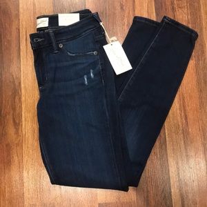 NWT Mid-rise skinny dark wash jean, size 26